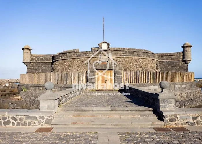 The Mills Cruz, By Nivariahost Santa Cruz de Tenerife