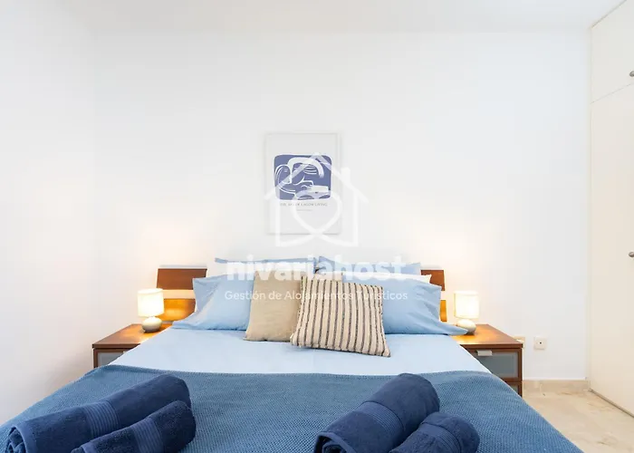 The Mills Cruz, By Nivariahost * Santa Cruz de Tenerife